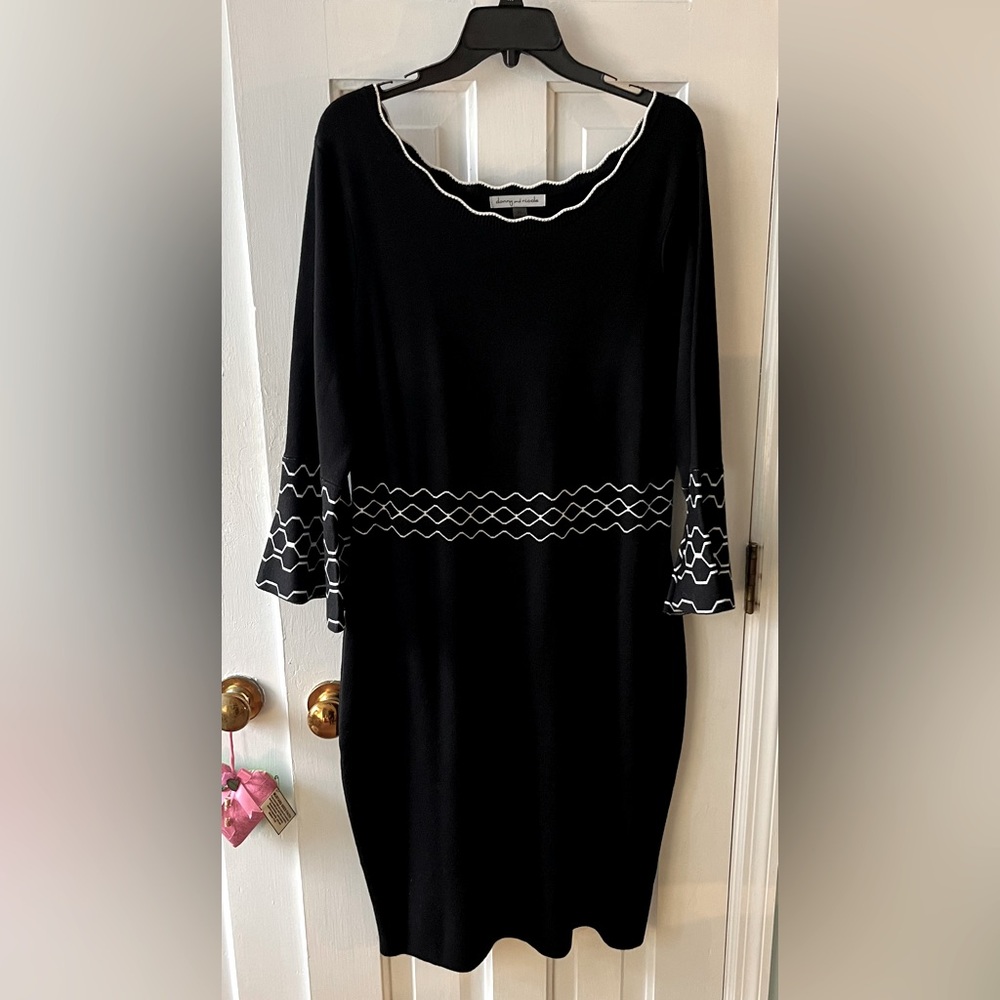 NWOT DANNY & NICOLE BLACK KNIT DRESS With Bell Sleeves. Size: XL